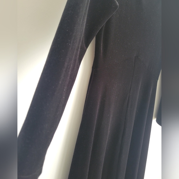 Dance Sophisticates maxy velvet dress in black. Size 36R - Picture 4 of 11